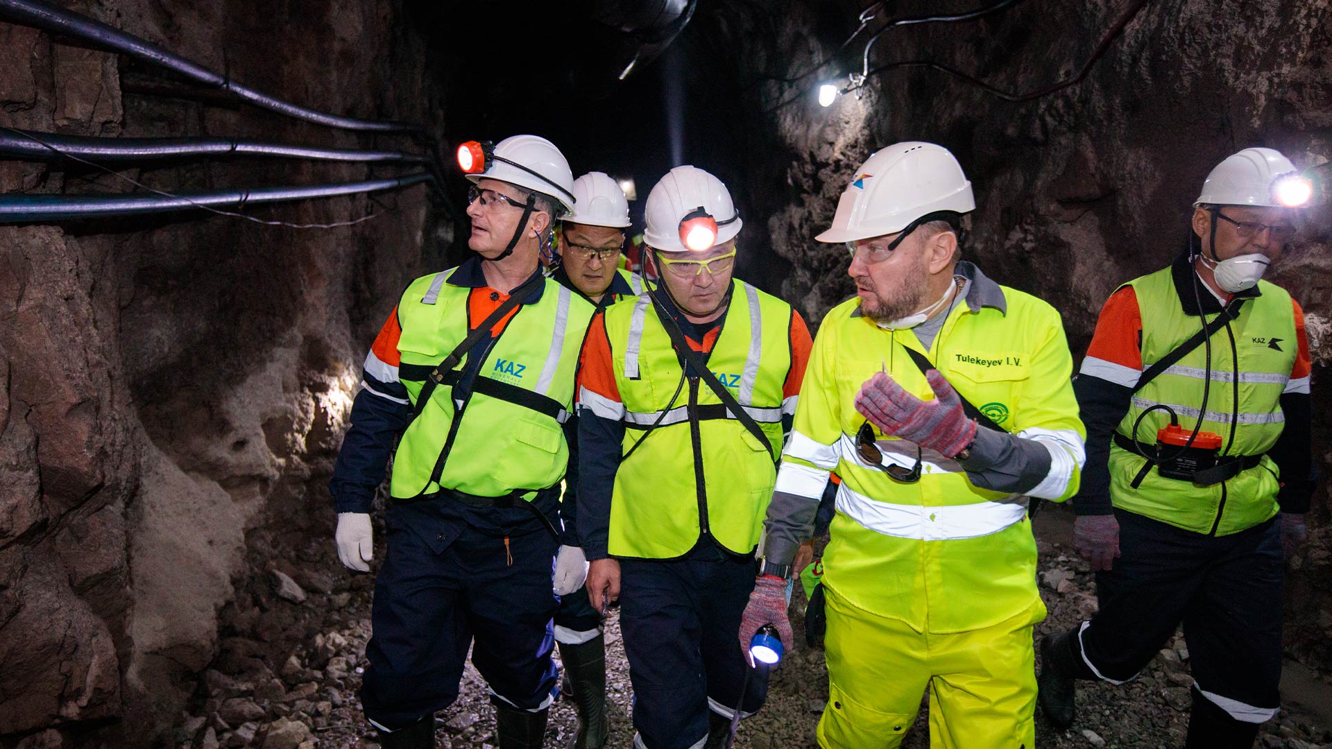 Консультации и коммуникации Подробнее о нашем взаимодействии с сотрудниками и профсоюзами посредством регулярного диалога, консультаций и сотрудничества.