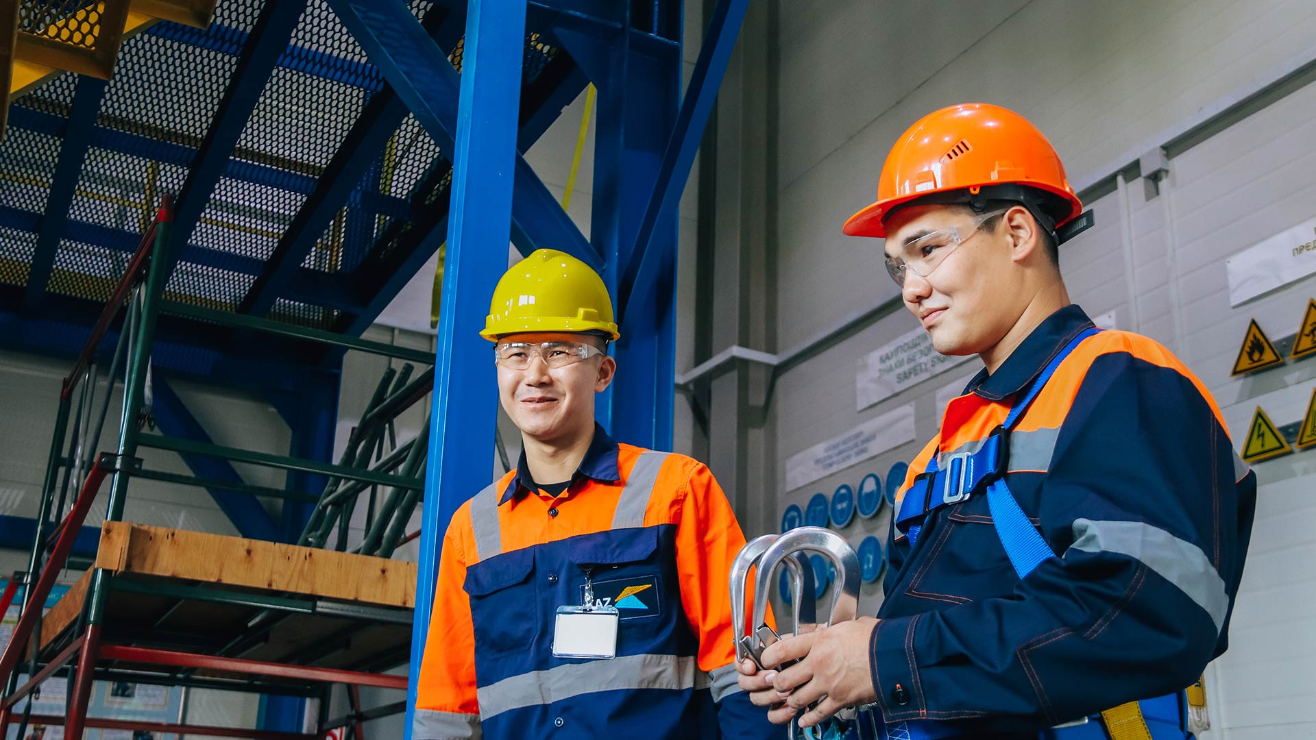 Честность, качество и cоблюдение стандартов Эффективное корпоративное управление является ключевым элементом нашего подхода к устойчивому развитию. Наша деятельность осуществляется в соответствии с комплексом политик и процедур, обеспечивающих этичное поведение, соблюдение нормативных требований и высокое качество операционной деятельности по всей Группе. Эти рамочные механизмы помогают нам действовать в соответствии с нашими ценностями и обязанностями.